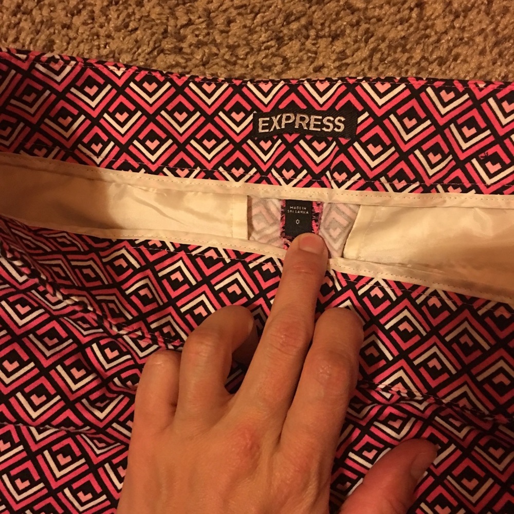 Express Shorts - Picture 2 of 2